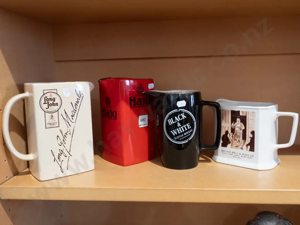 4x whisky jugs Image 1++