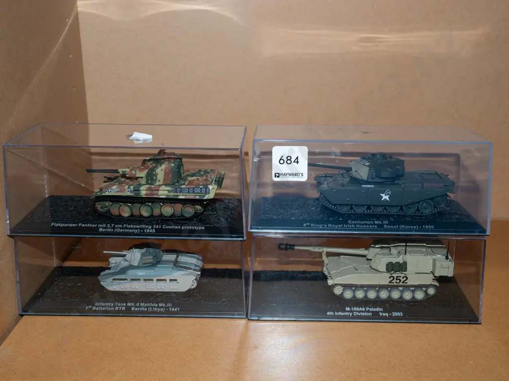 4x model tanks in plastic cases Image 1++