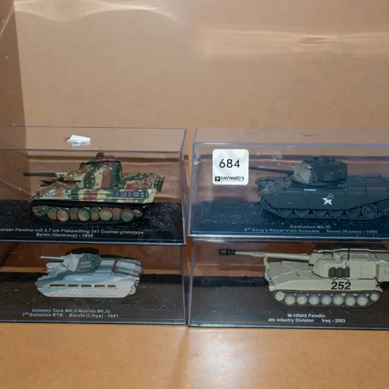 4x model tanks in plastic cases