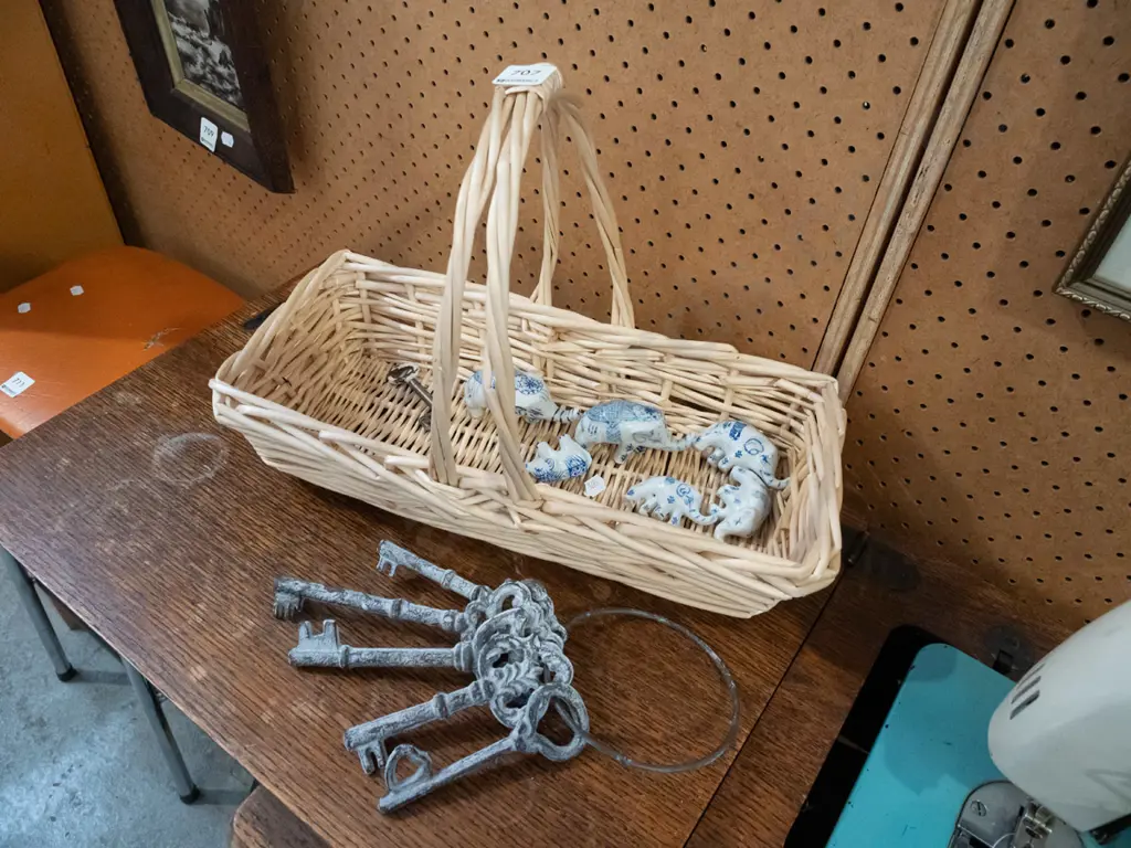 cane basket, novelty keys etc Image 1++