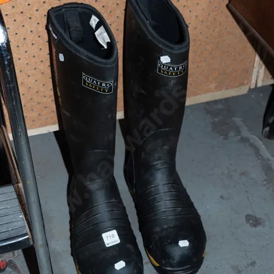 pair of steel cap UK size 6 gumboots