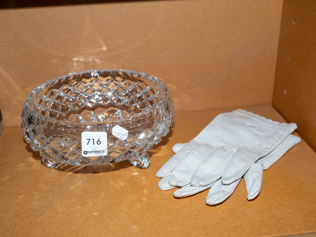 crystal footed bowl, leather gloves Bowl Diam 170 Image 1++