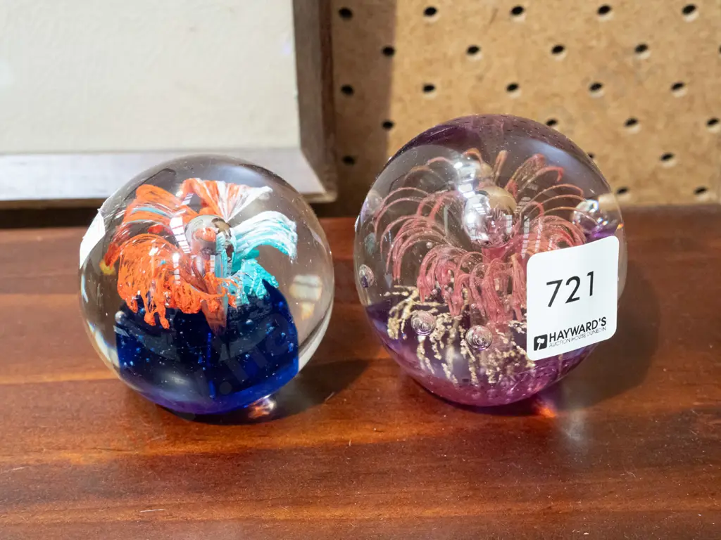 2x art glass paperweights Image 1++