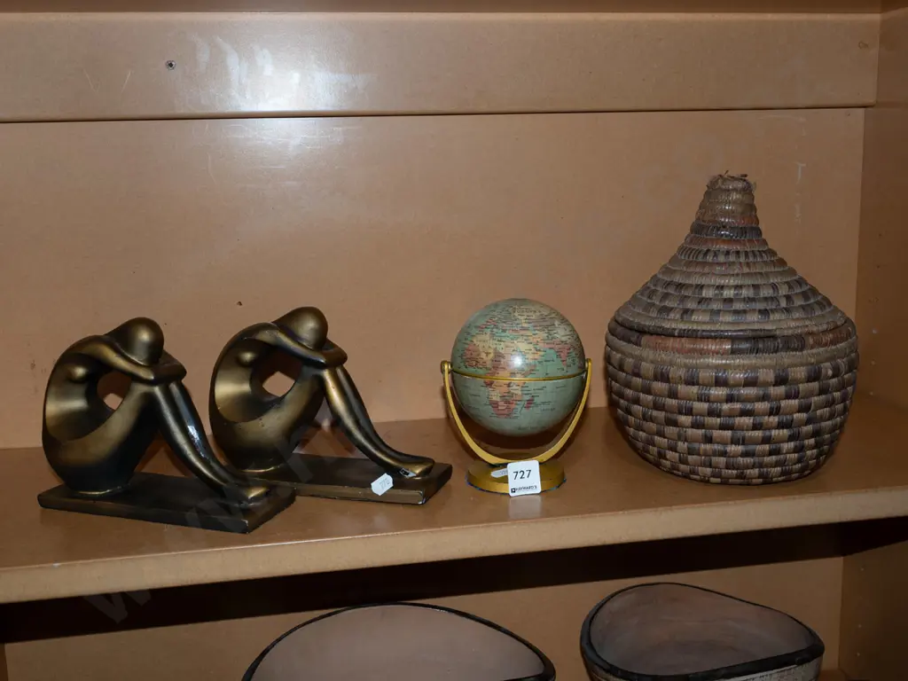 2x figurines, small globe, woven lidded canister H230 Image 1++