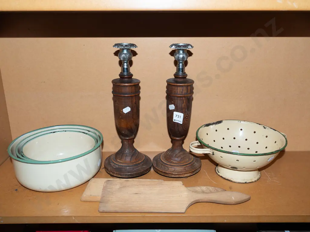 2x candlesticks, bowls, butter pats etc Image 1++