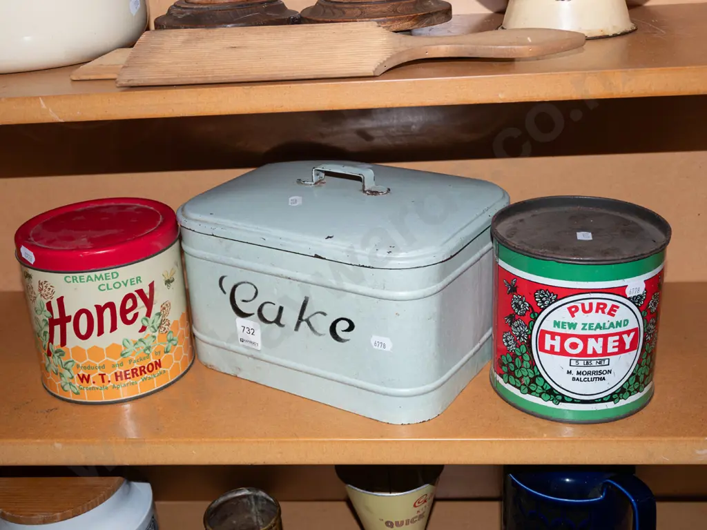 cake tin, 2x vintage honey tins Image 1++