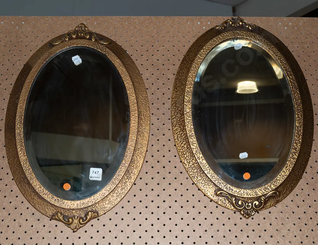 2x gilt framed oval wall mirrors H480 Image 1++