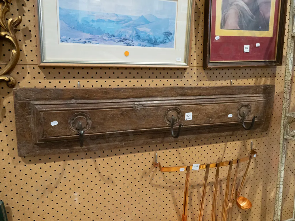 coat hooks on Indonesian hardwood board L880 Image 1++