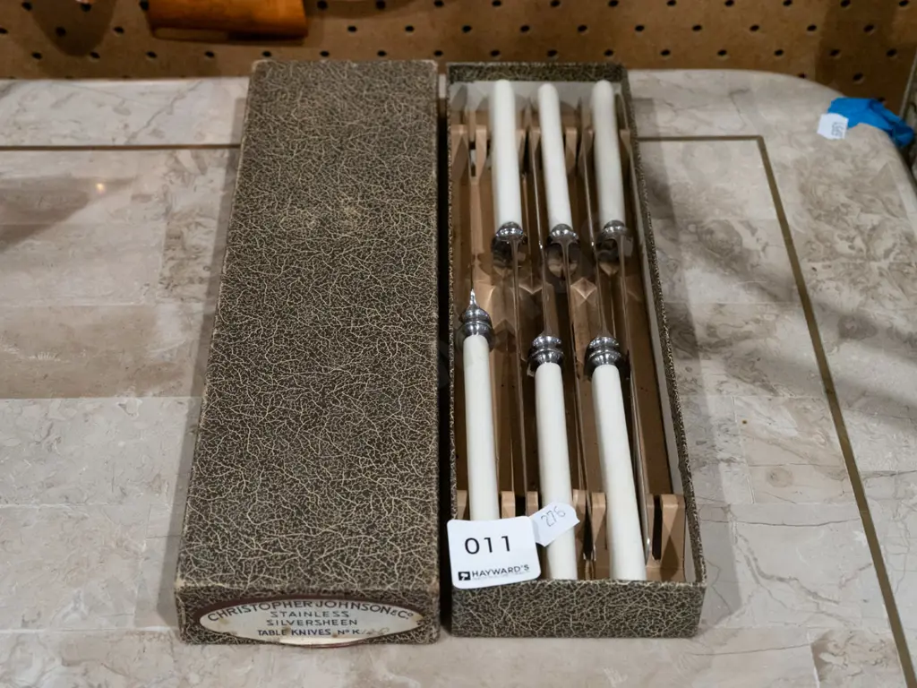 cased as new bone handled knives Image 1++