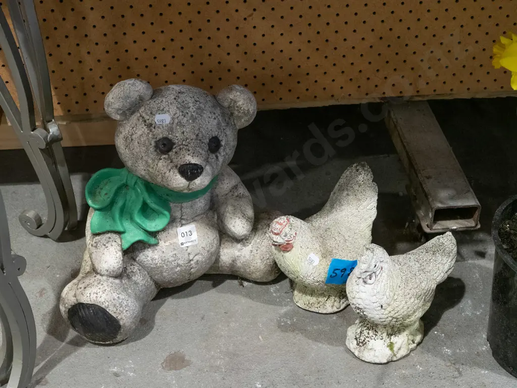 3x concrete gardem ornaments H320 Image 1++