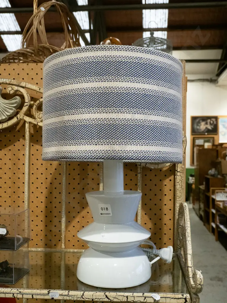 modern ceramic based table lamp H430 Image 1++