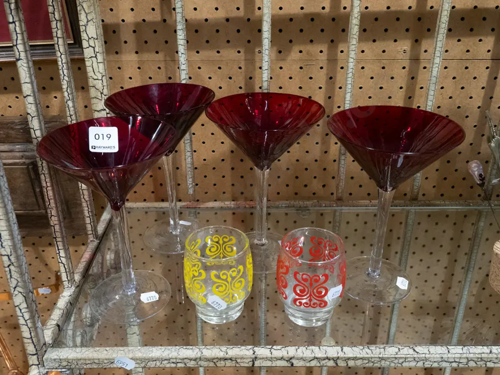 clear and ruby cocktail glasses, 2x tumblers Image 1++