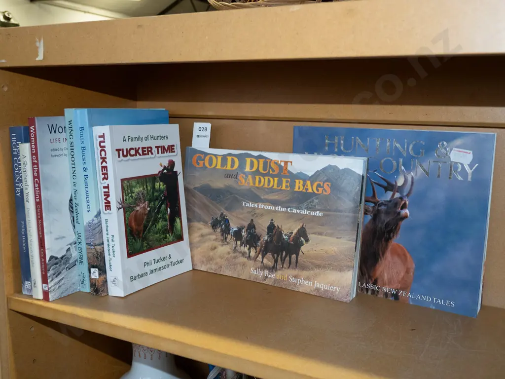 NZ hunting and other books Image 1++