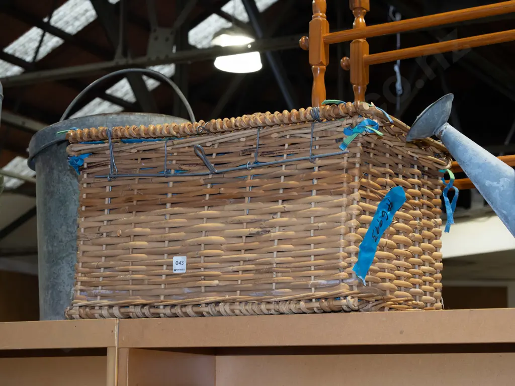 cane picnic hamper W530 Image 1++