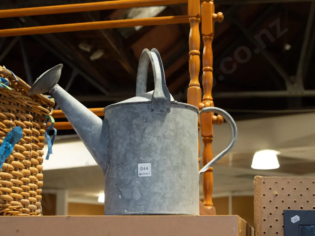 galvanised watering can Image 1++