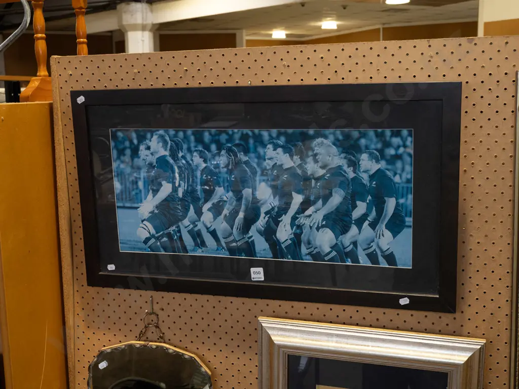faded All Blacks haka print Image 1++