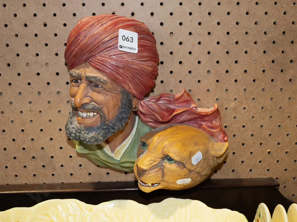 Bossons wall mounted figurine - man and lion Image 1++