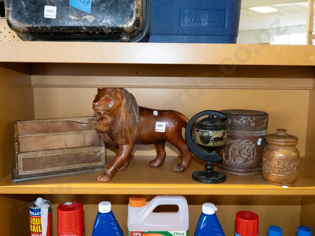 letter rack, carved lion figurine, 2x storage canisters Lion H220 Image 1++