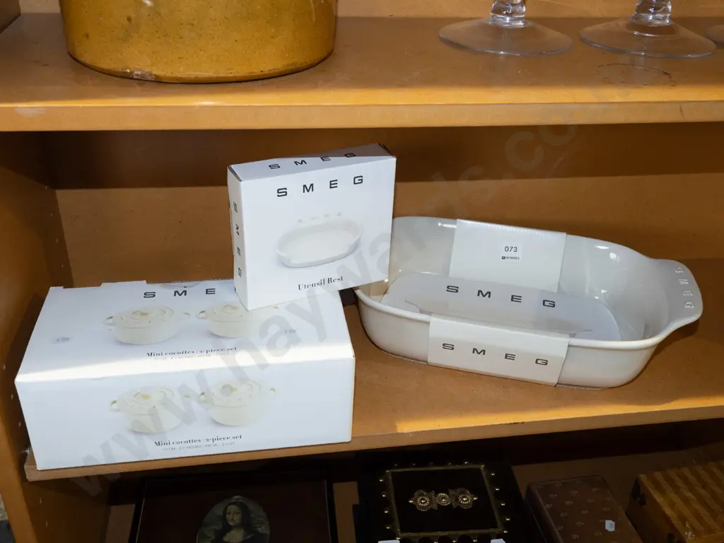as new Smeg Mini Cocottes baking dish, utensil rest Image 1++