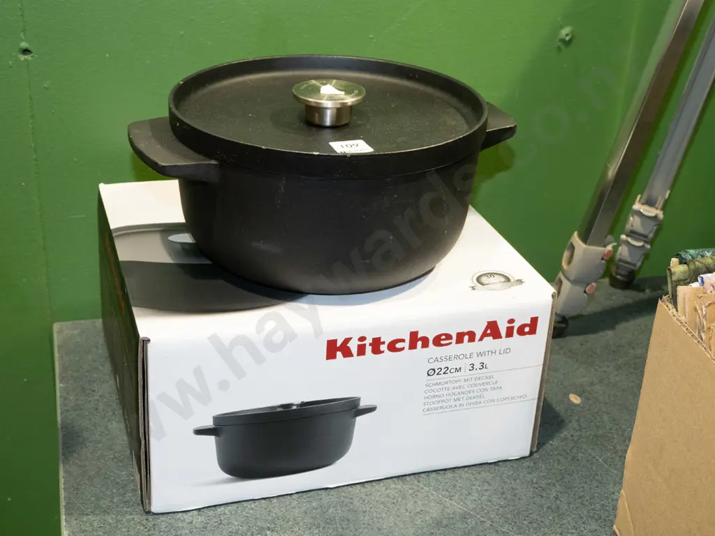 Kitchen aid cast iron casserole - marks to inside Image 1++