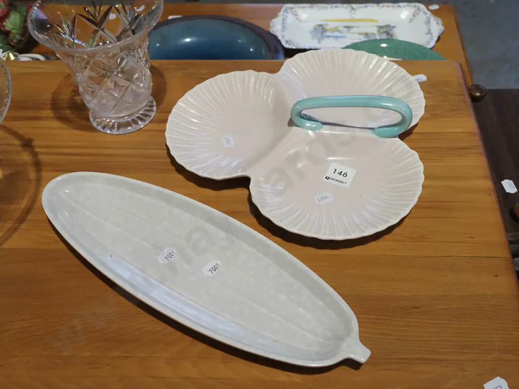 Poole leaf dish, segmented scallop shell serving platter Image 1++
