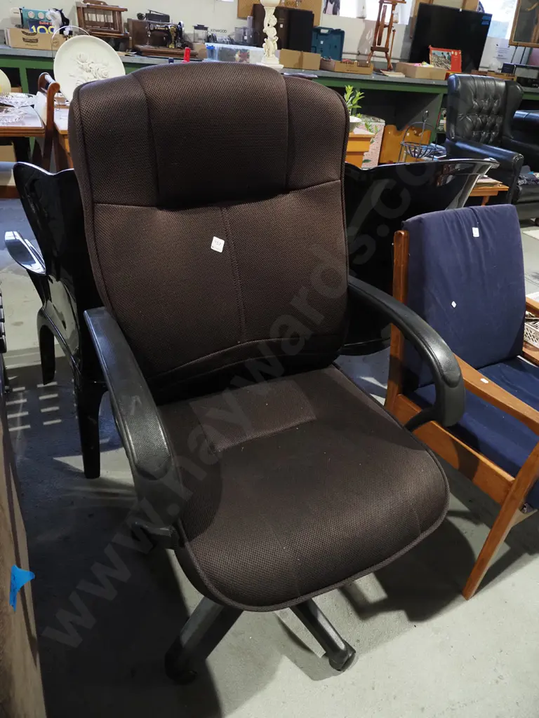 black high back office chair Image 1++