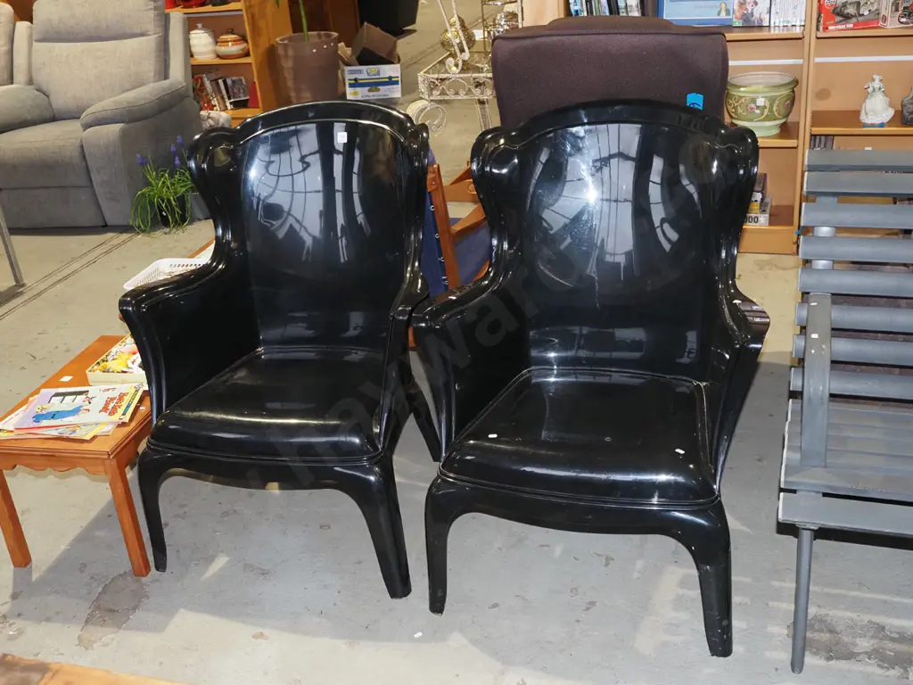 2x plastic garden wingback chairs Image 1++