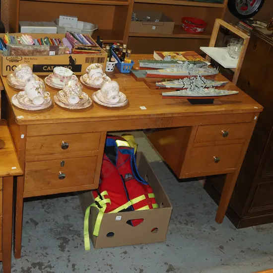 rimu 4 drawer desk H770 W1210 D700