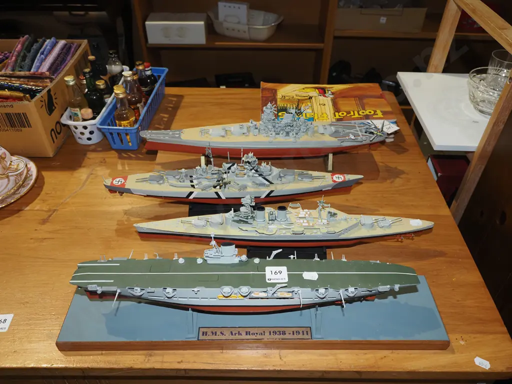 4x model war ships W460 Image 1++