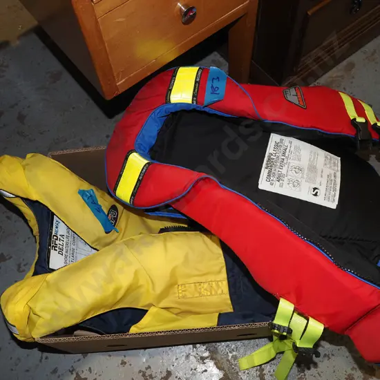 box; 2x life jackets