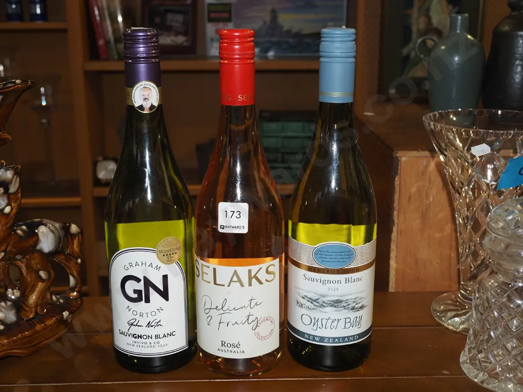 Graham Norton sauvignon blanc 2023, Oyster Bay suvignon blanc 2025, Selaks rose  Image 1++