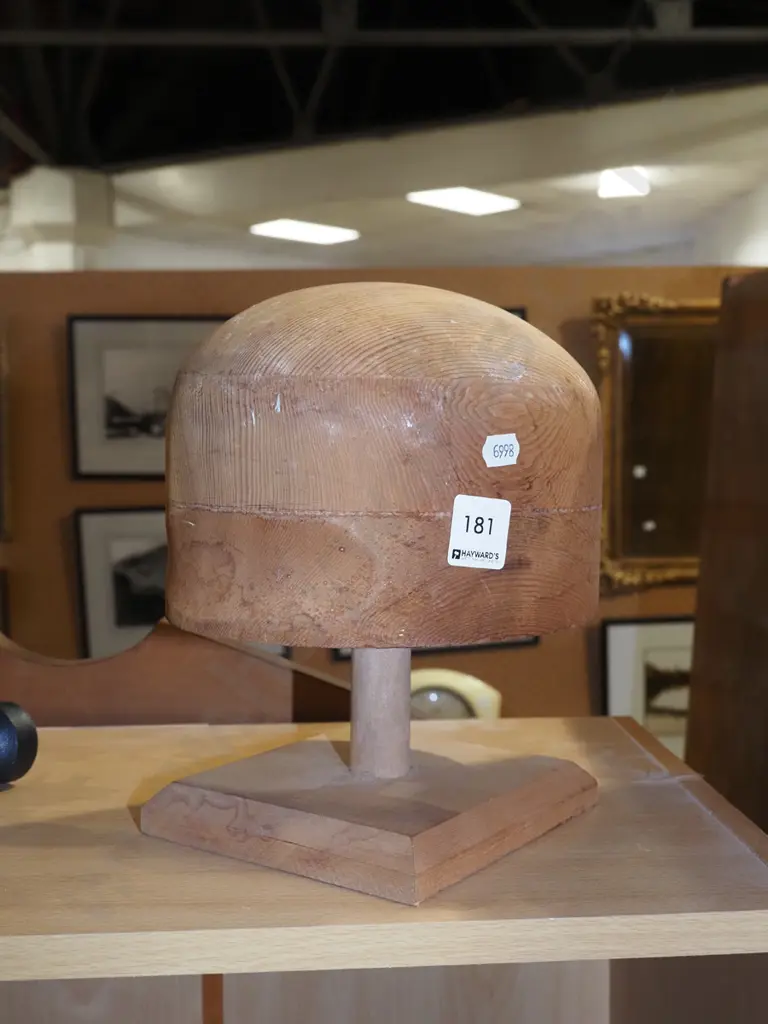 wooden hat box H220 Image 1++