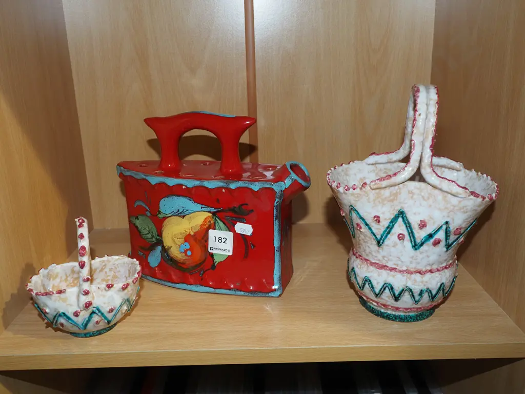2x ceramic baskets, unusual teaspot style vase Image 1++