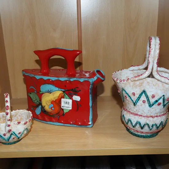 2x ceramic baskets, unusual teaspot style vase