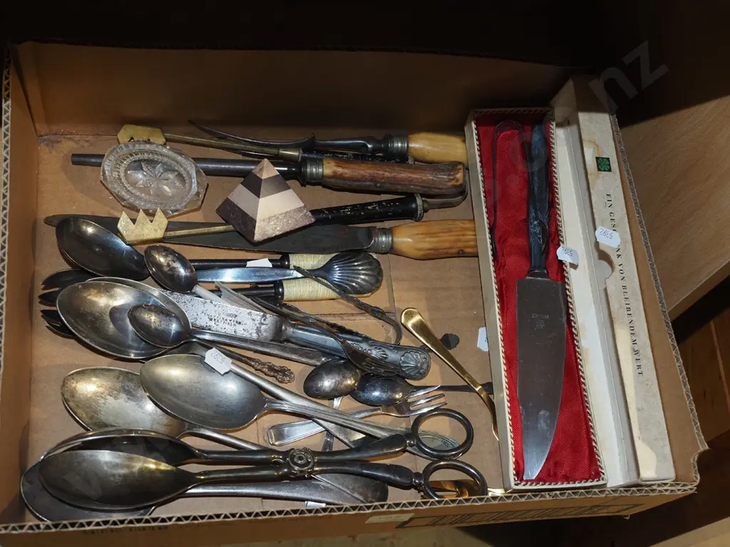 box; cutlery, utensils Image 1++