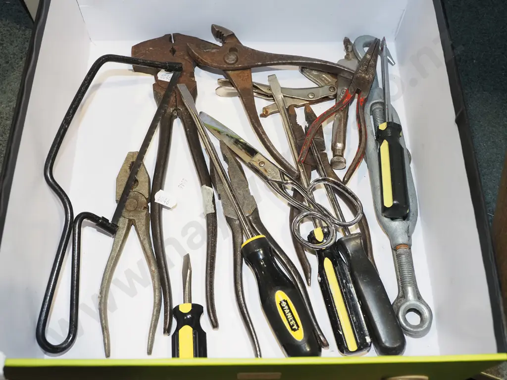 box; hand tools Image 1++