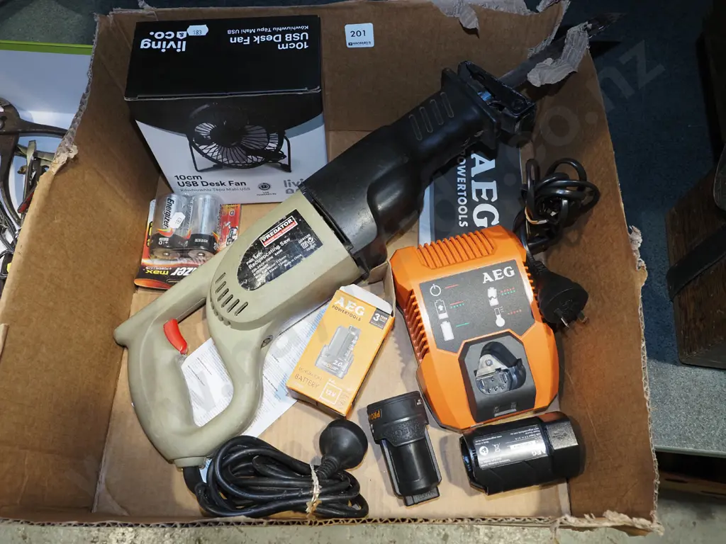 box; USB desk fan, reciprocating saw, AEG charger etc Image 1++