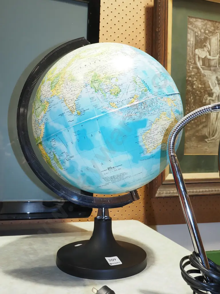 plastic world globe H440 Image 1++