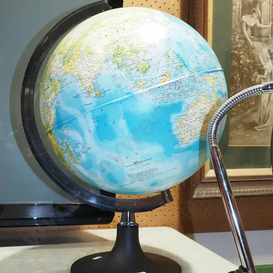 plastic world globe H440
