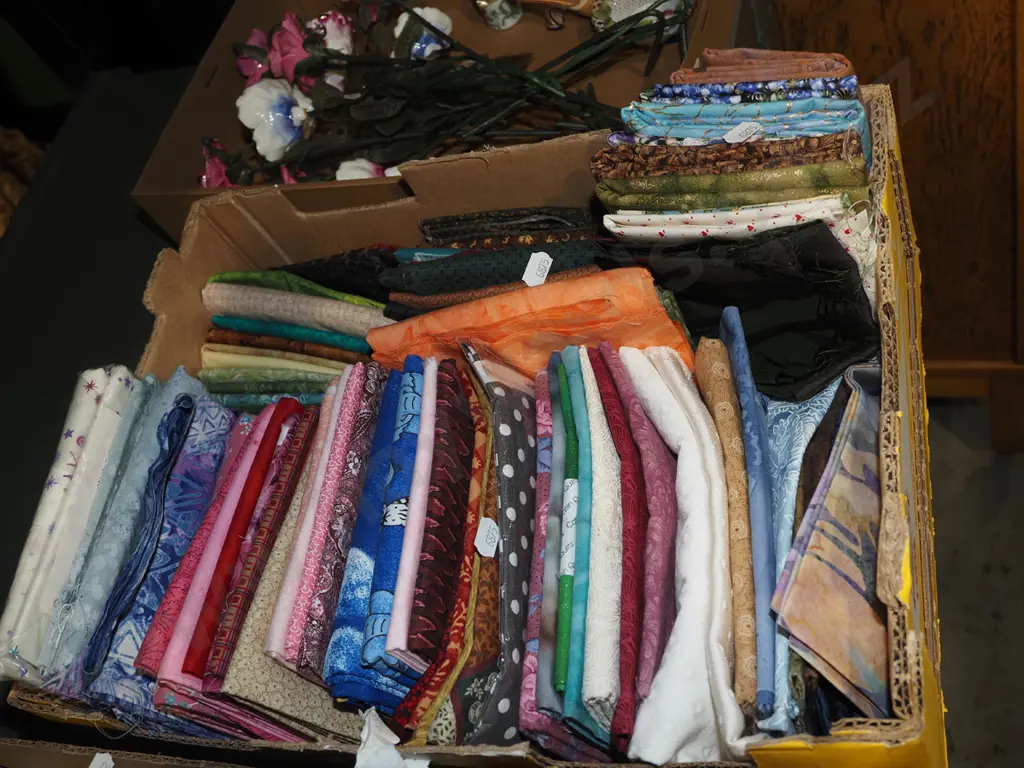 box of fabric pieces Image 1++