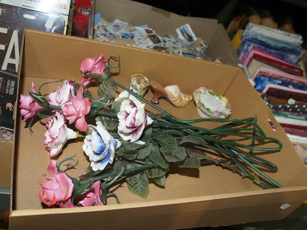 box; ceramic flowers, smal shoe etc Image 1++