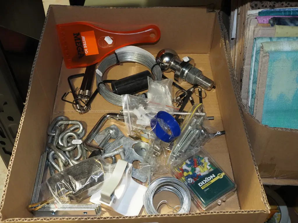 box; metal chain, tow ball, ice scraper etc Image 1++