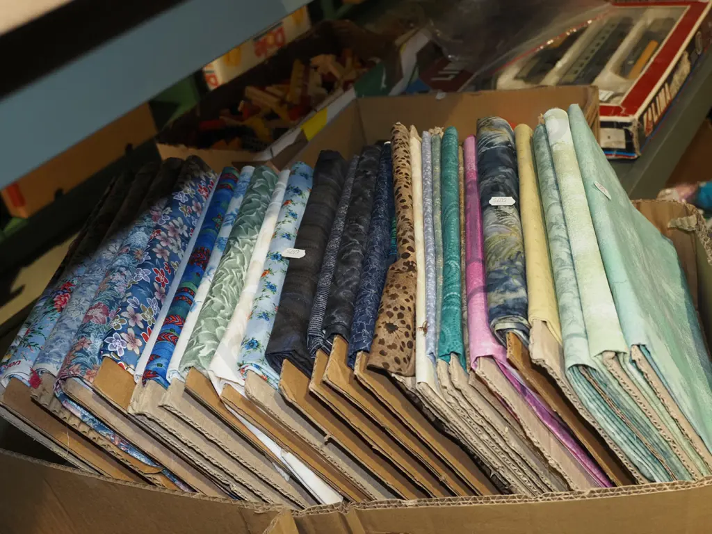 box of fabric pieces Image 1++