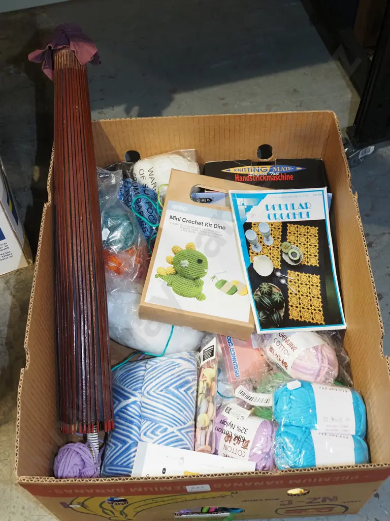 box; knitting yarns, parasol, buttons etc Image 1++