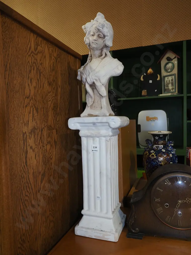 female bust on plinth - ceramic H770 - repair Image 1++