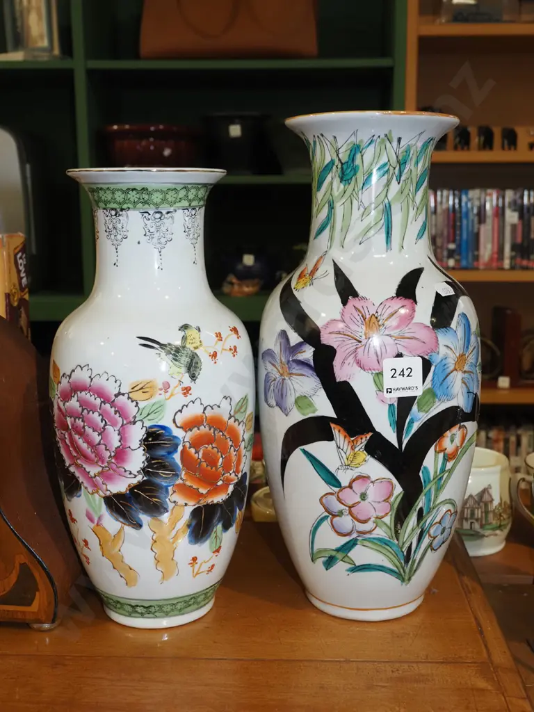 2x Asian vases Tallest H350 Image 1++