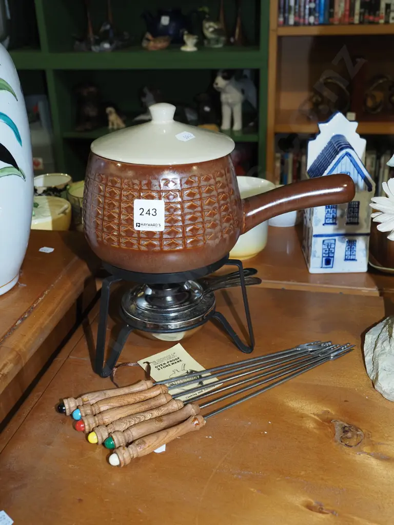 retro stoneware fondue pot Image 1++