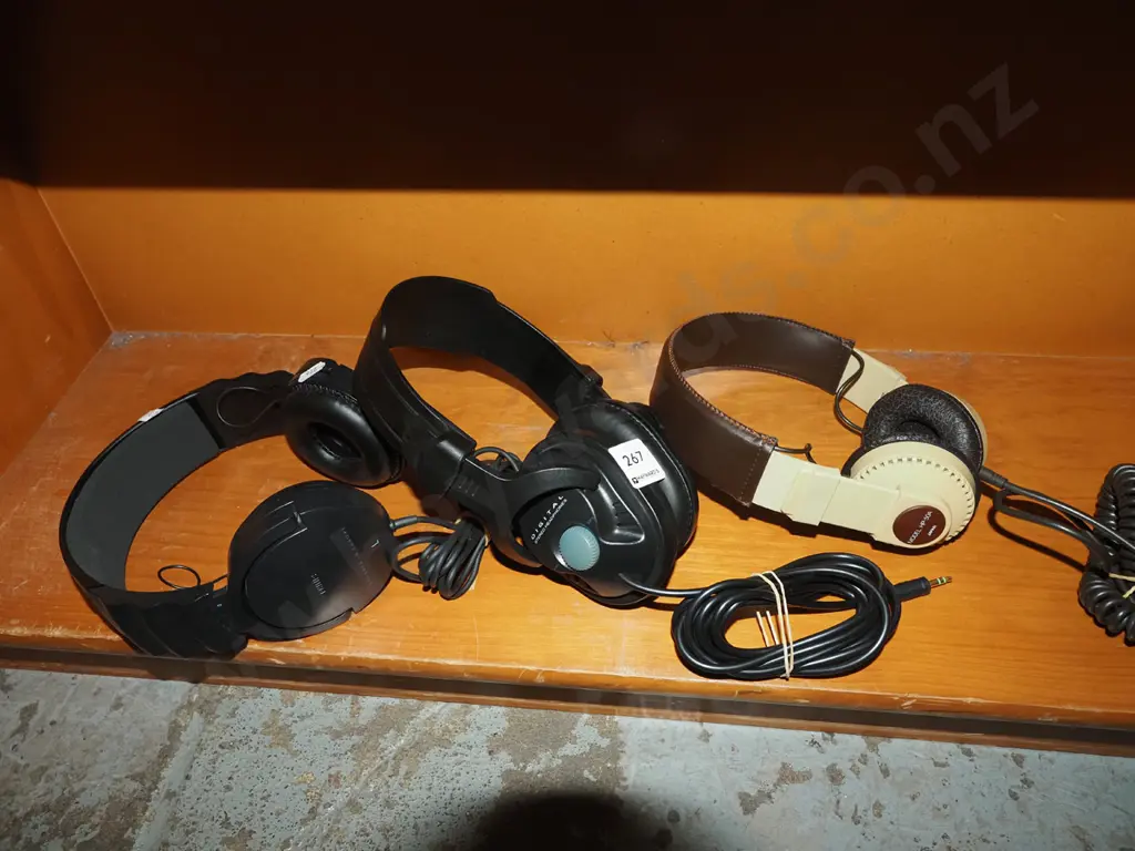 3x headphones Image 1++