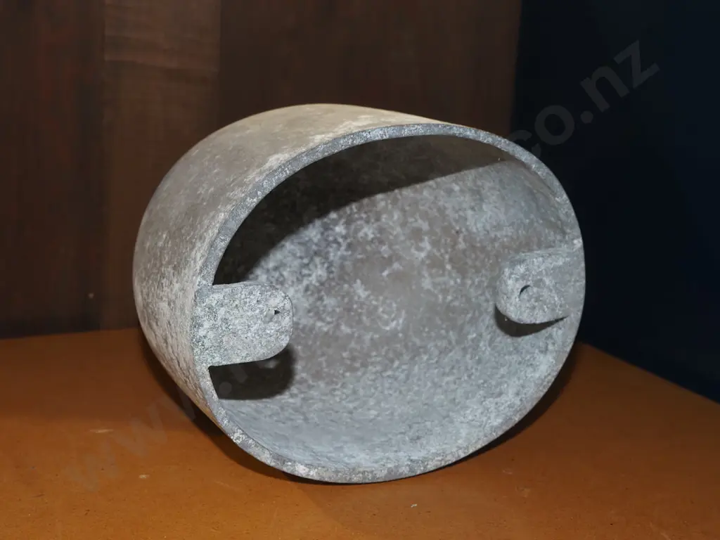cast alloy top section for hat block  Image 1++