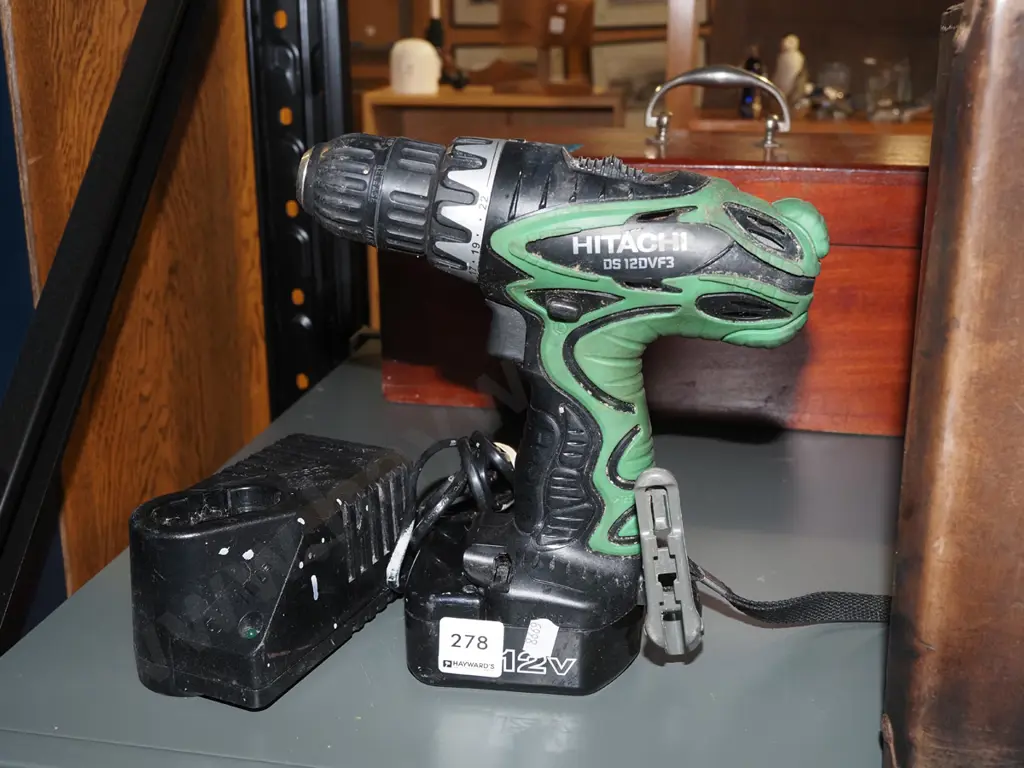 Hitachi 12V power drill and charger Image 1++